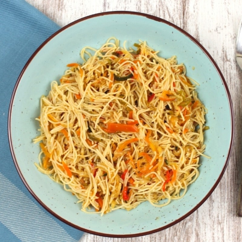 Noodles de arroz con champiñones y verduras