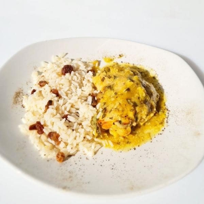 Pollo al estilo marroquí con arroz y pasas